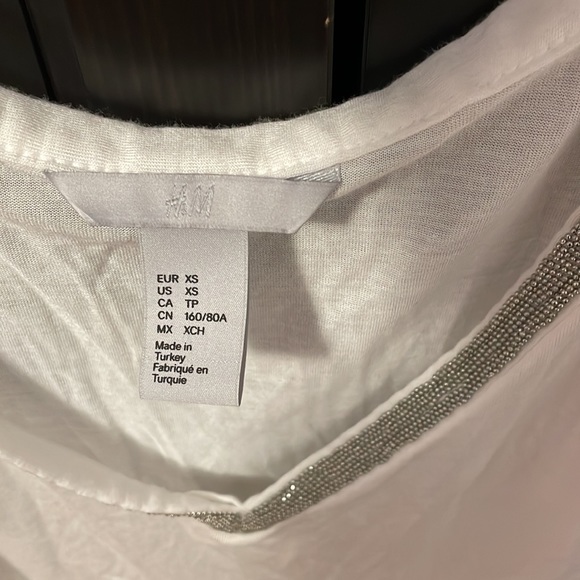 NEW H&M beaded trim white tank top. Size xs. Very soft & lightweight for summer - Picture 2 of 6
